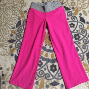 🌸3/$30🌸 NIKE | hot pink dri-fit crops/capri yoga pants